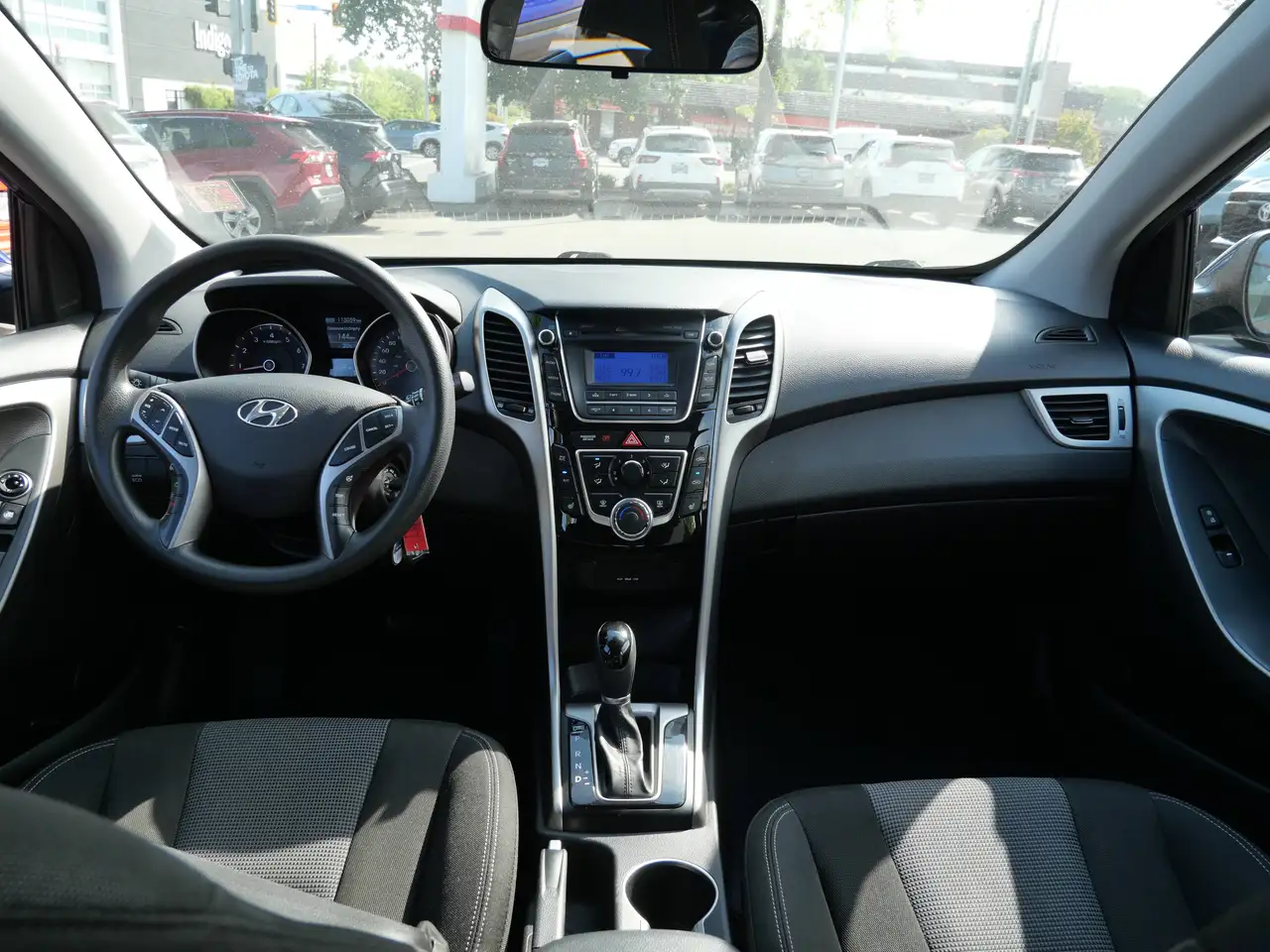 Hyundai ELANTRA photo Hyundai ELANTRA