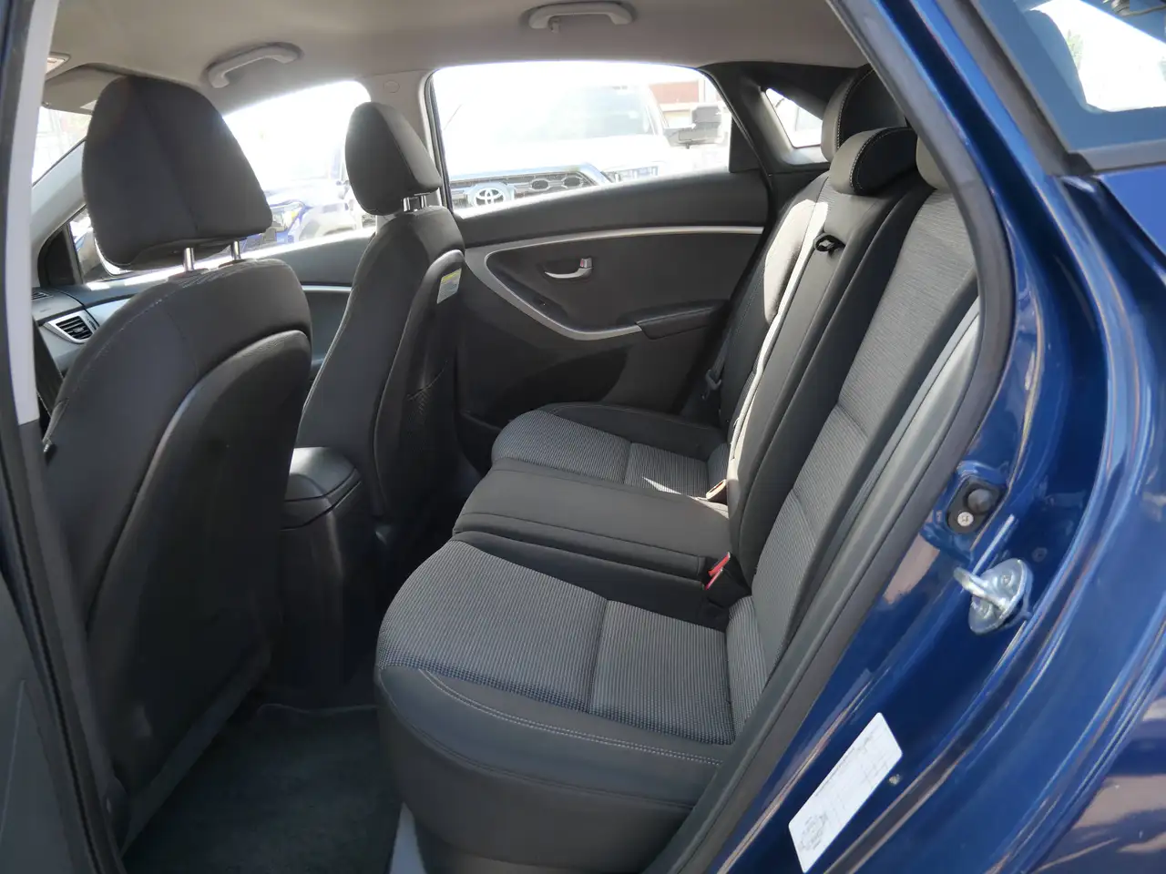 Hyundai ELANTRA photo Hyundai ELANTRA