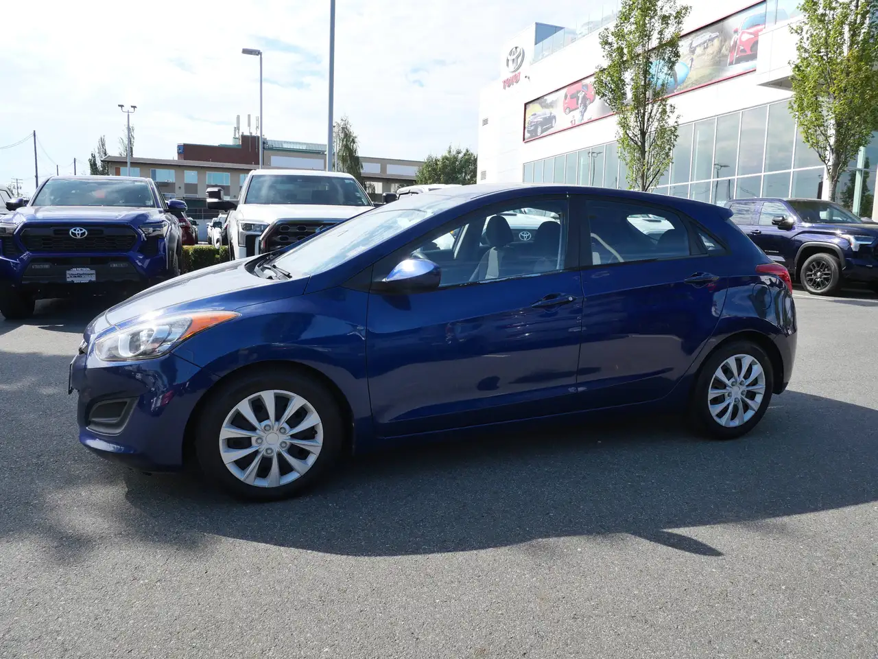 Hyundai ELANTRA photo Hyundai ELANTRA