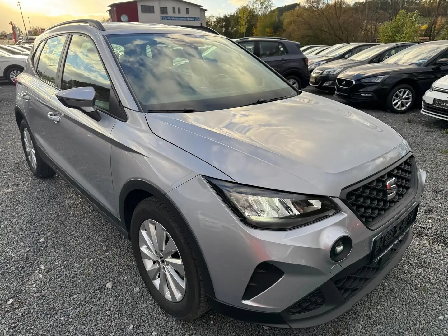 SEAT Arona 1.0 TSI *DSG*STYLE*PDCHI*DAB*TEMPOMAT*FRON Silber - 1