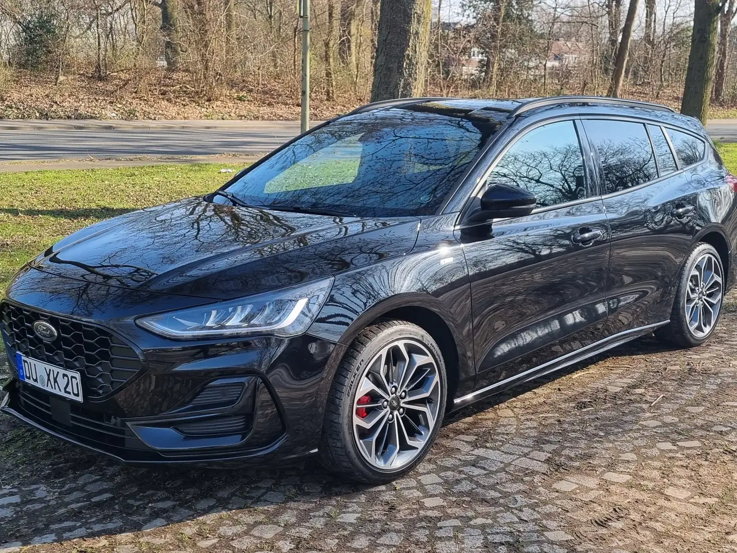 Ford Focus Focus+Turnier+1.0+EcoBoost+Hybrid+ST-LINE+DESIGN Schwarz - 1