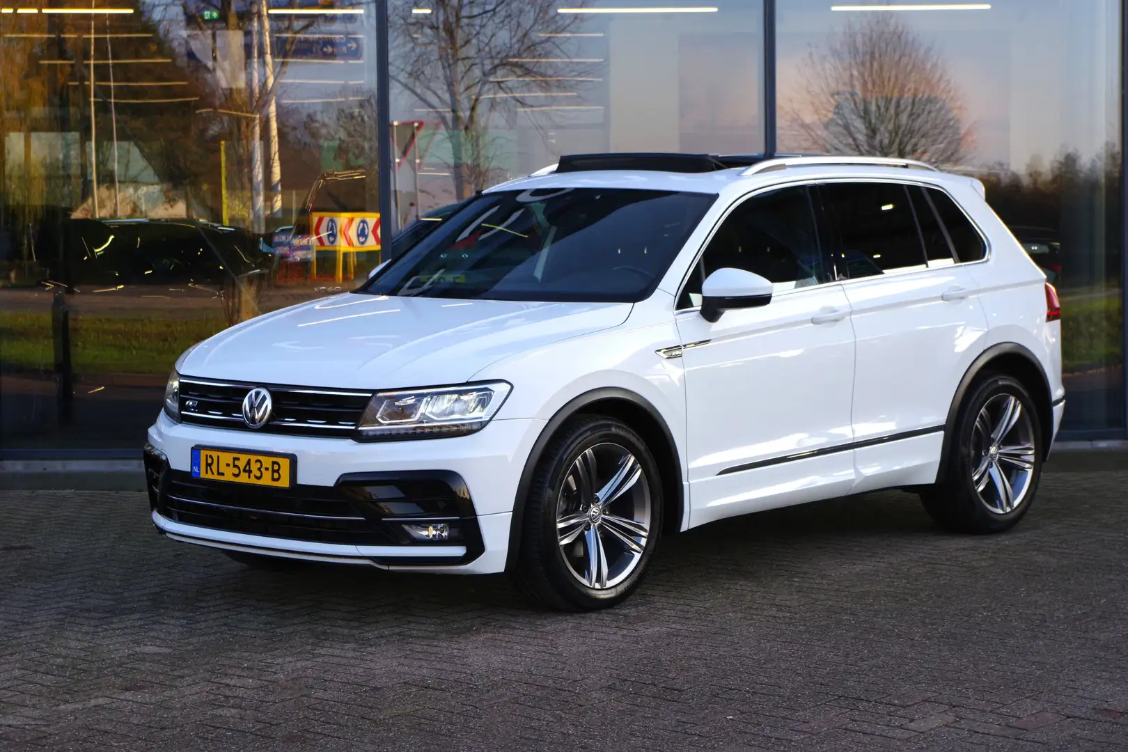 Volkswagen Tiguan 1.4 TSI R-Line Comfortline, Panoramadak, Digitale Blanc - 1
