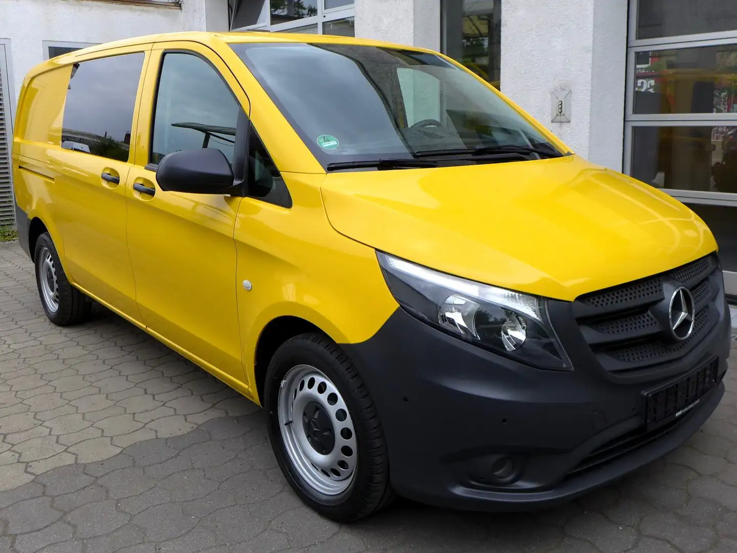 Mercedes-Benz Vito 114 CDI lang 9G-Autom Klima Navi Kamera Gelb - 1