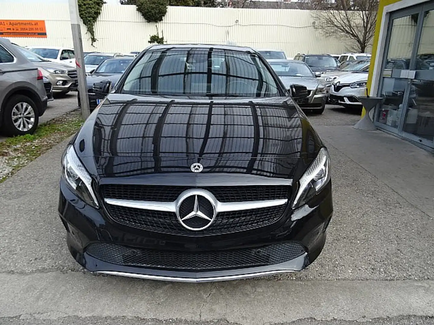 Mercedes-Benz A 180 d Aut. Zwart - 2