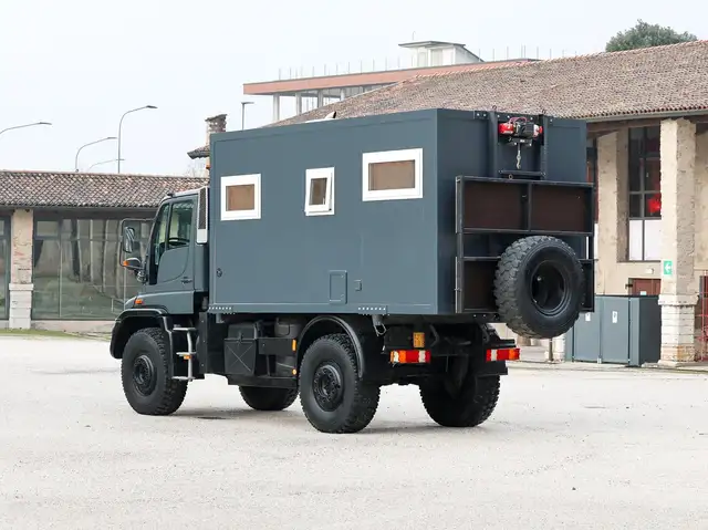 Mercedes-Benz Unknown Model view 3