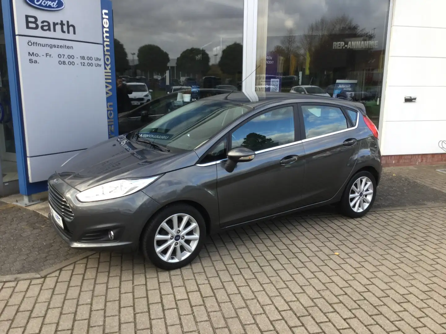 Ford Fiesta 1.0 EcoBoost Titanium Fernlichtass. LM Grau - 2