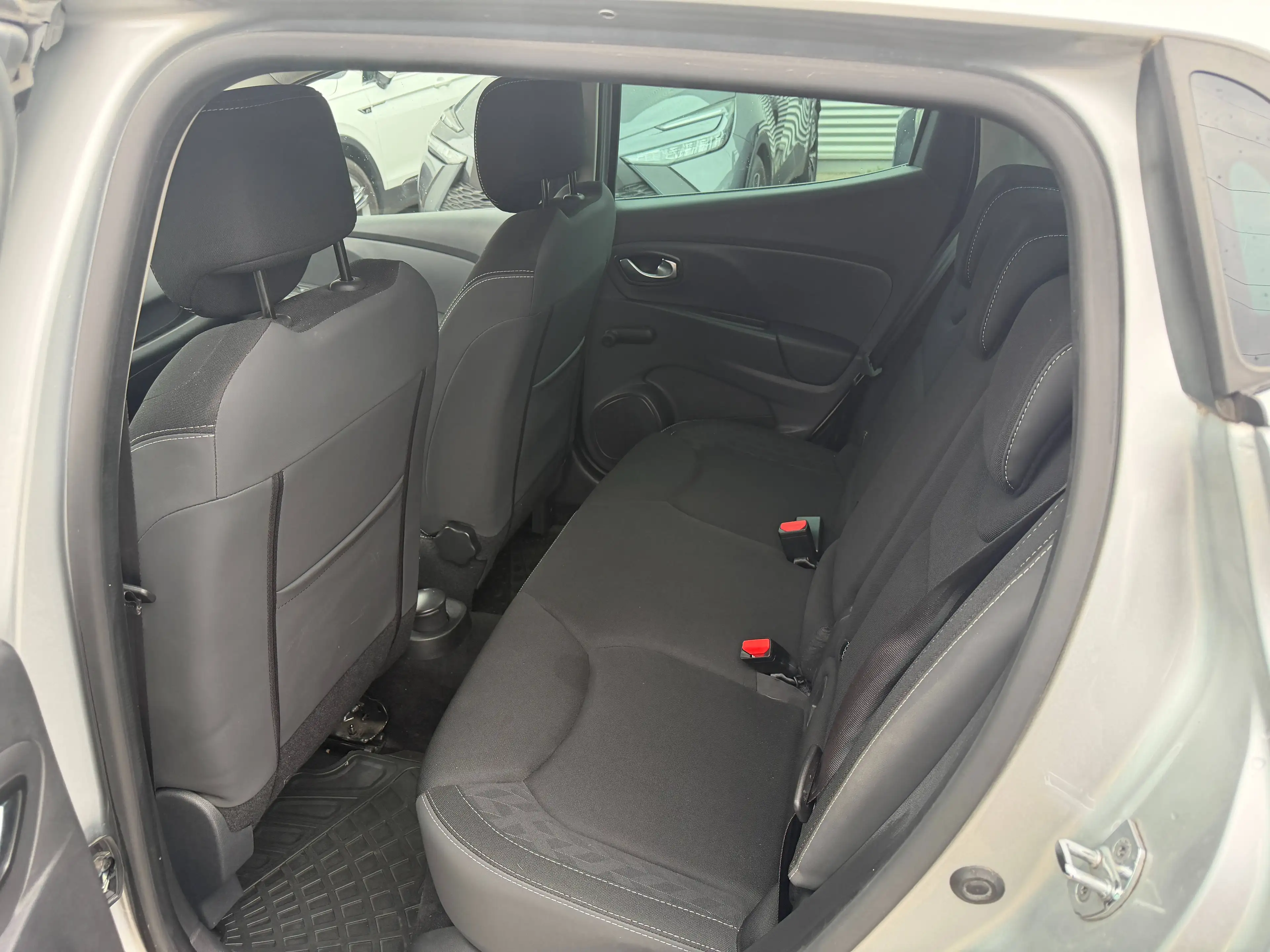 Renault Clio TCe 90 Expression — photo 8