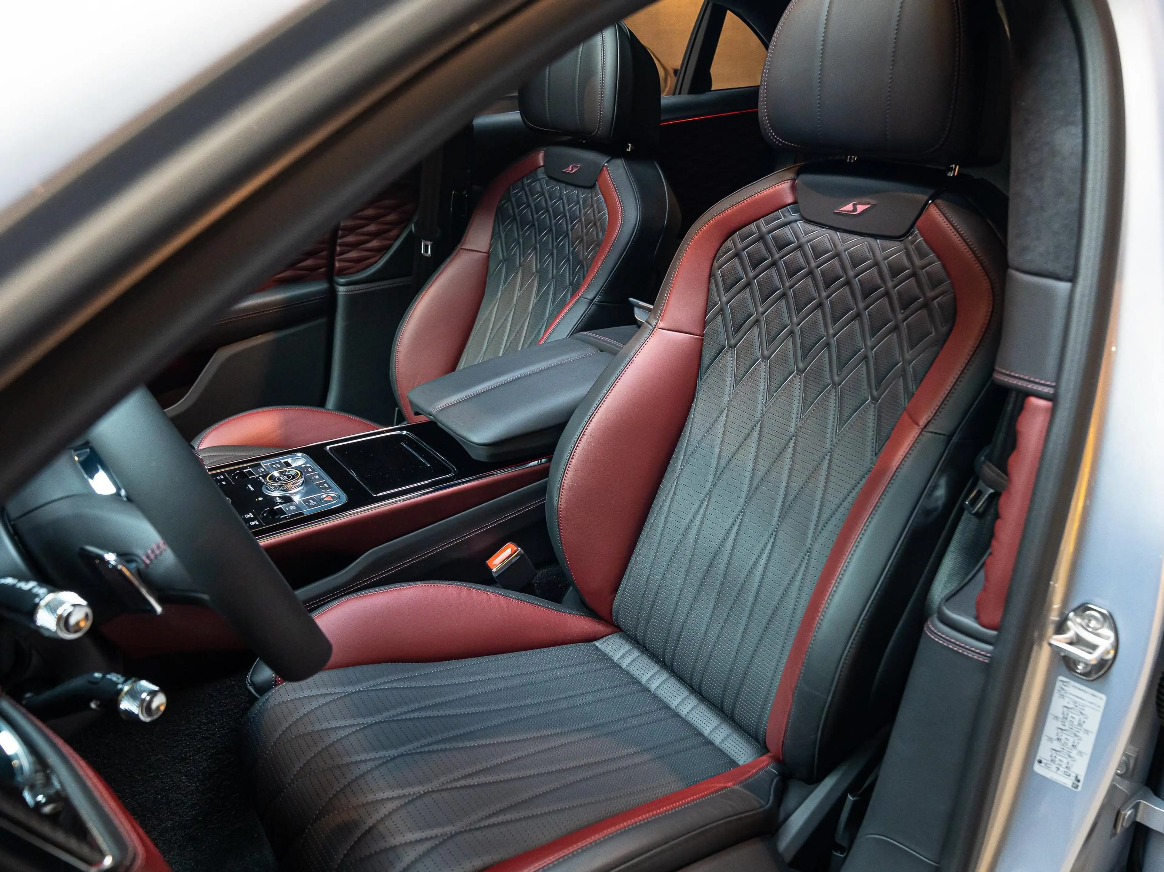 Bentley Flying Spur 2.9 V6 Hybrid S Mulliner - Price new : 330.000€ — photo 15