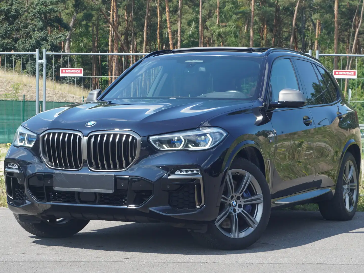 BMW X5 M 50 d Pano/Laser/LiveCP/HuD/AHK/TWA/ACC/Cam/Ambient Schwarz - 1