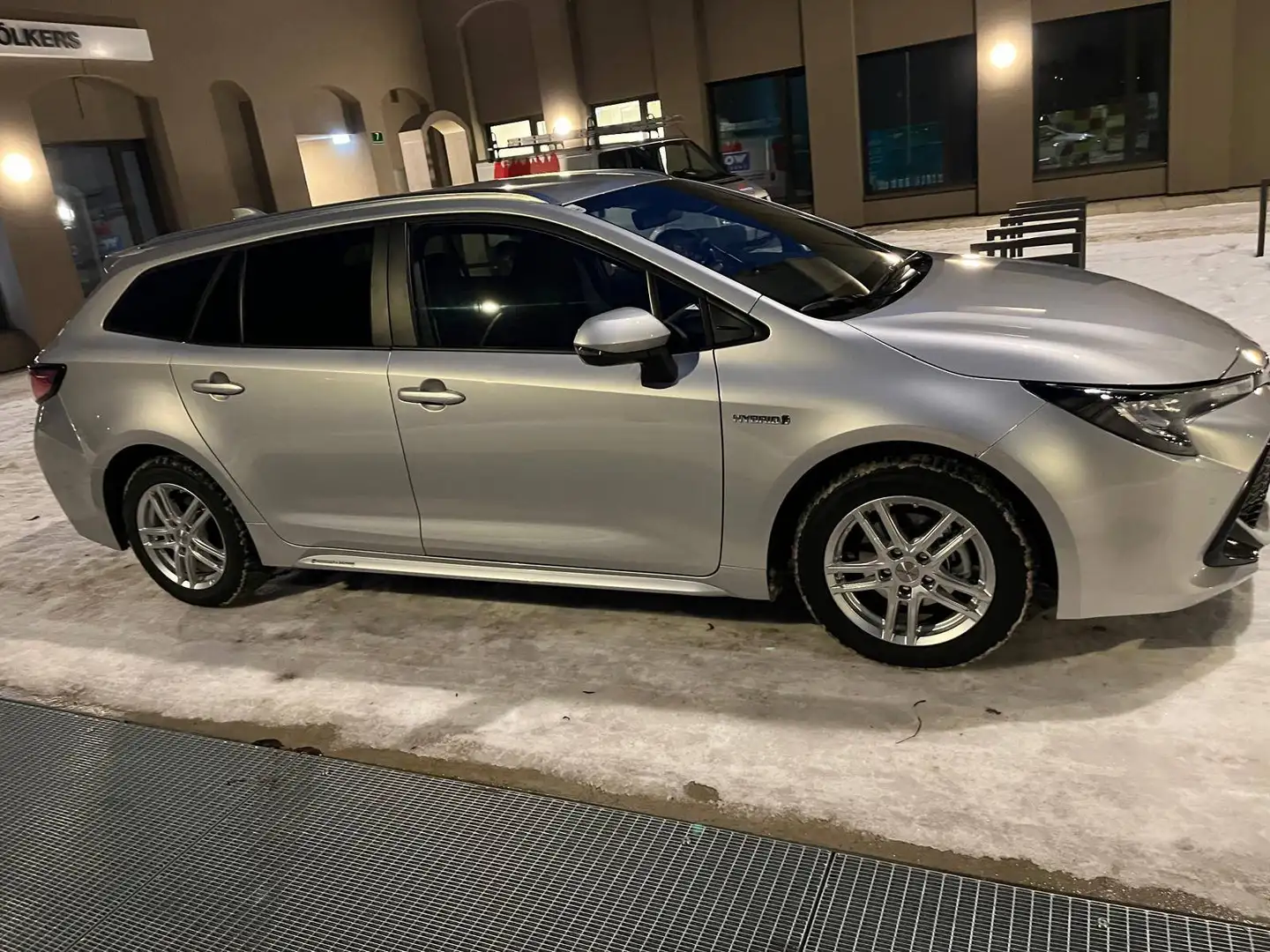 Toyota Corolla Toyota Corolla Touring Sports 1.8 Hybrid Active Drive Silber - 2