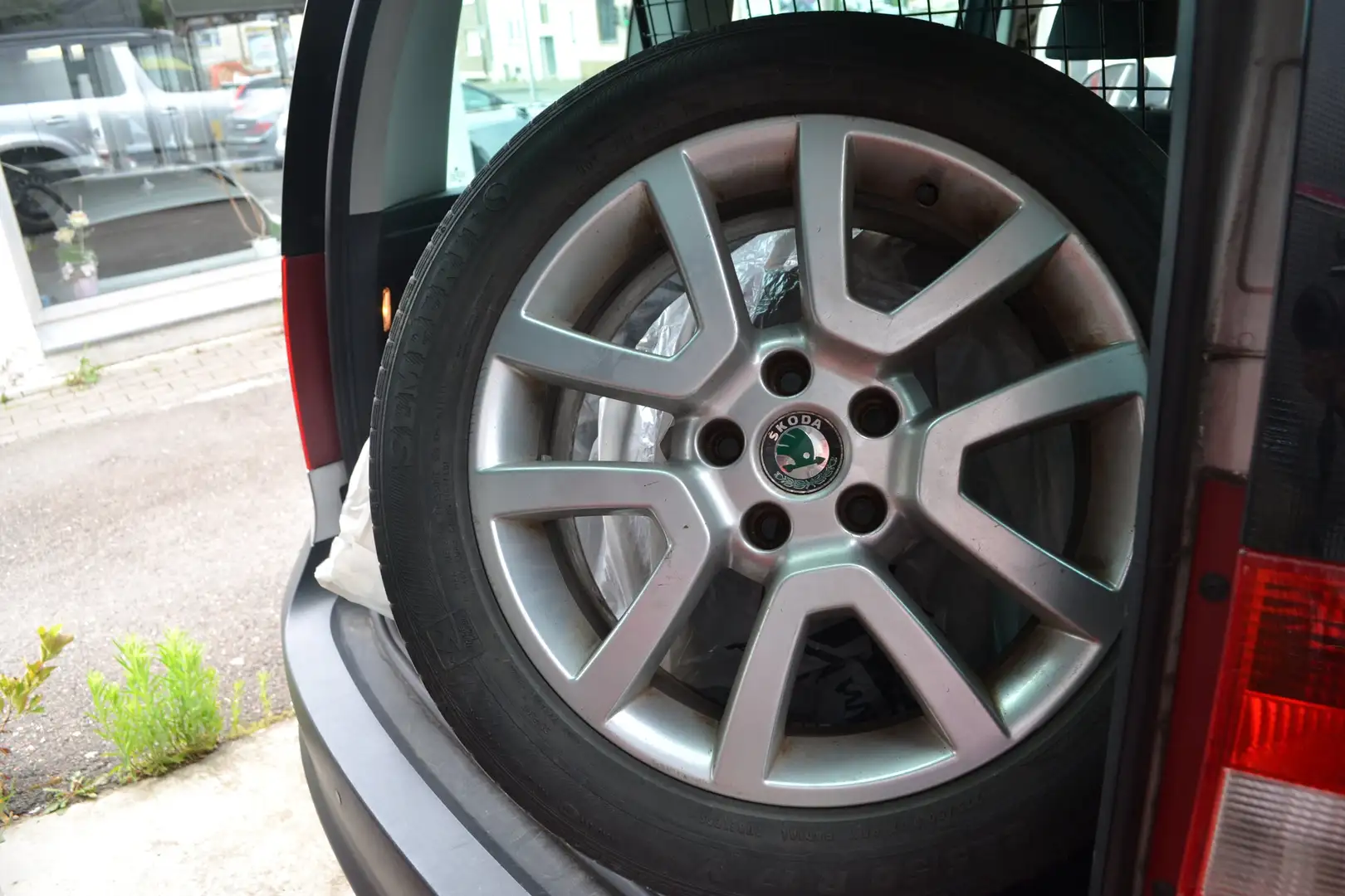 Skoda Yeti Ambition Plus Edition 4x4 Silber - 1