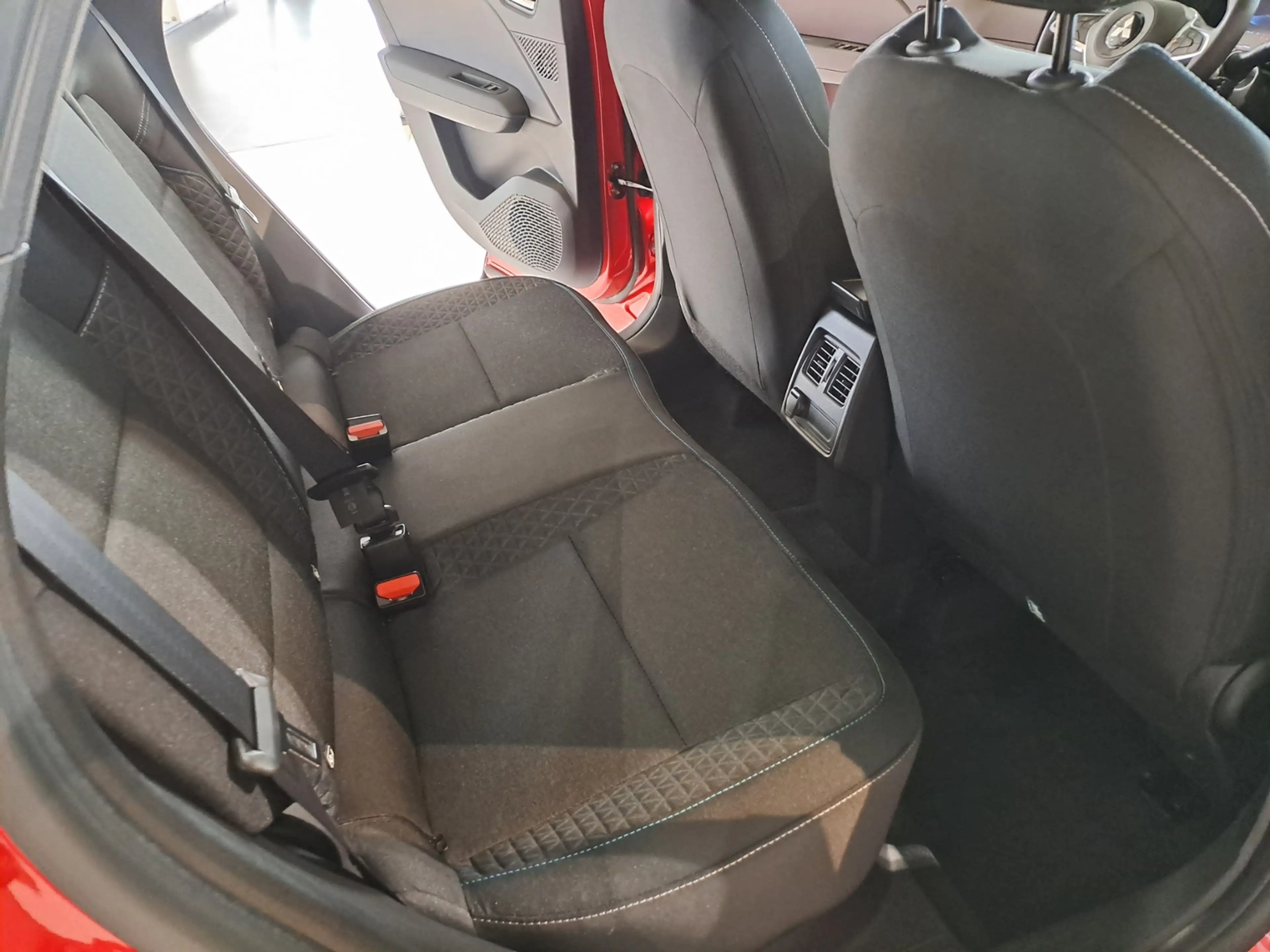 Mitsubishi Grandis 1.8 HEV 116 kW Diamant PLUS — photo 14