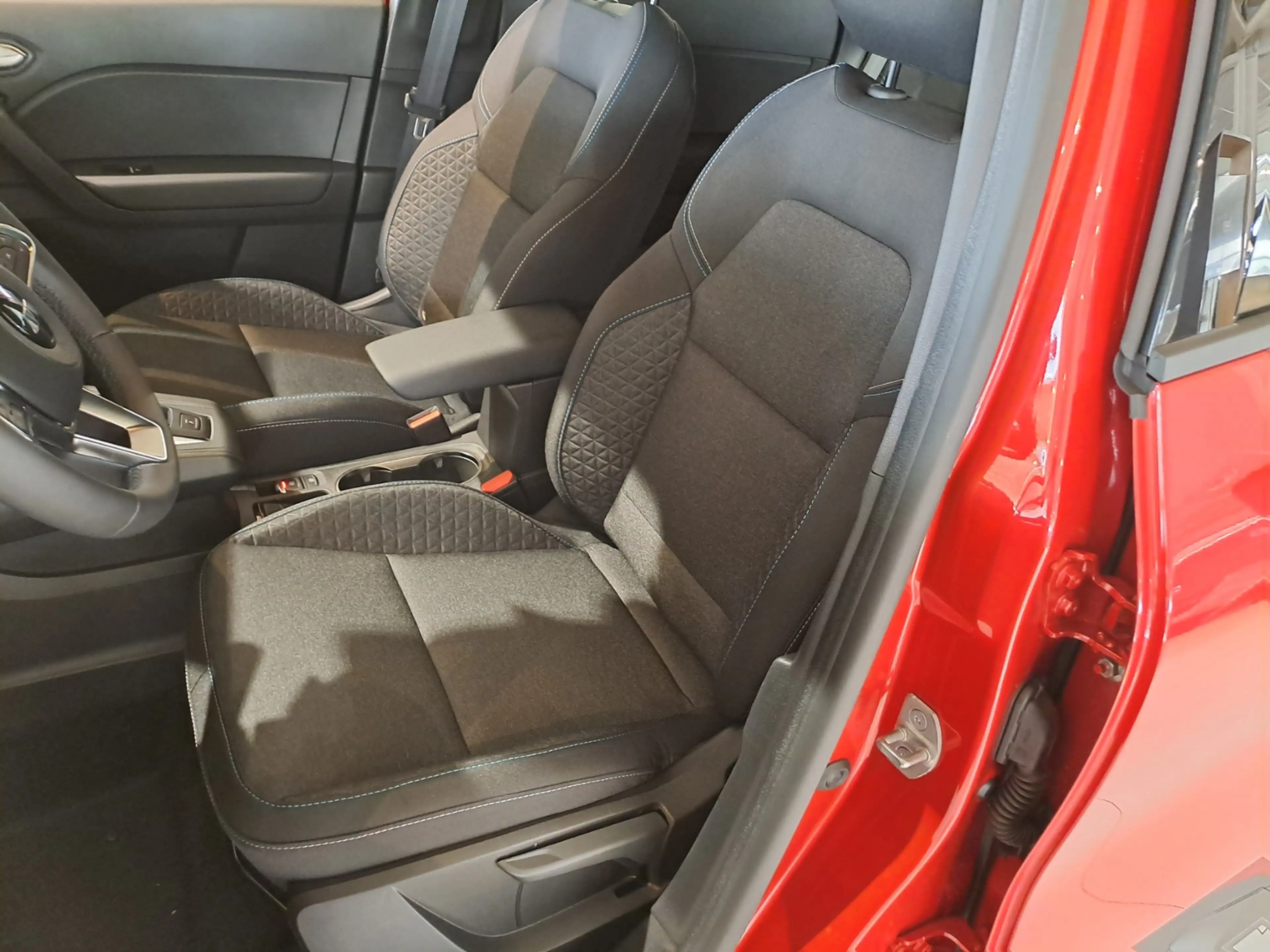 Mitsubishi Grandis 1.8 HEV 116 kW Diamant PLUS — photo 12