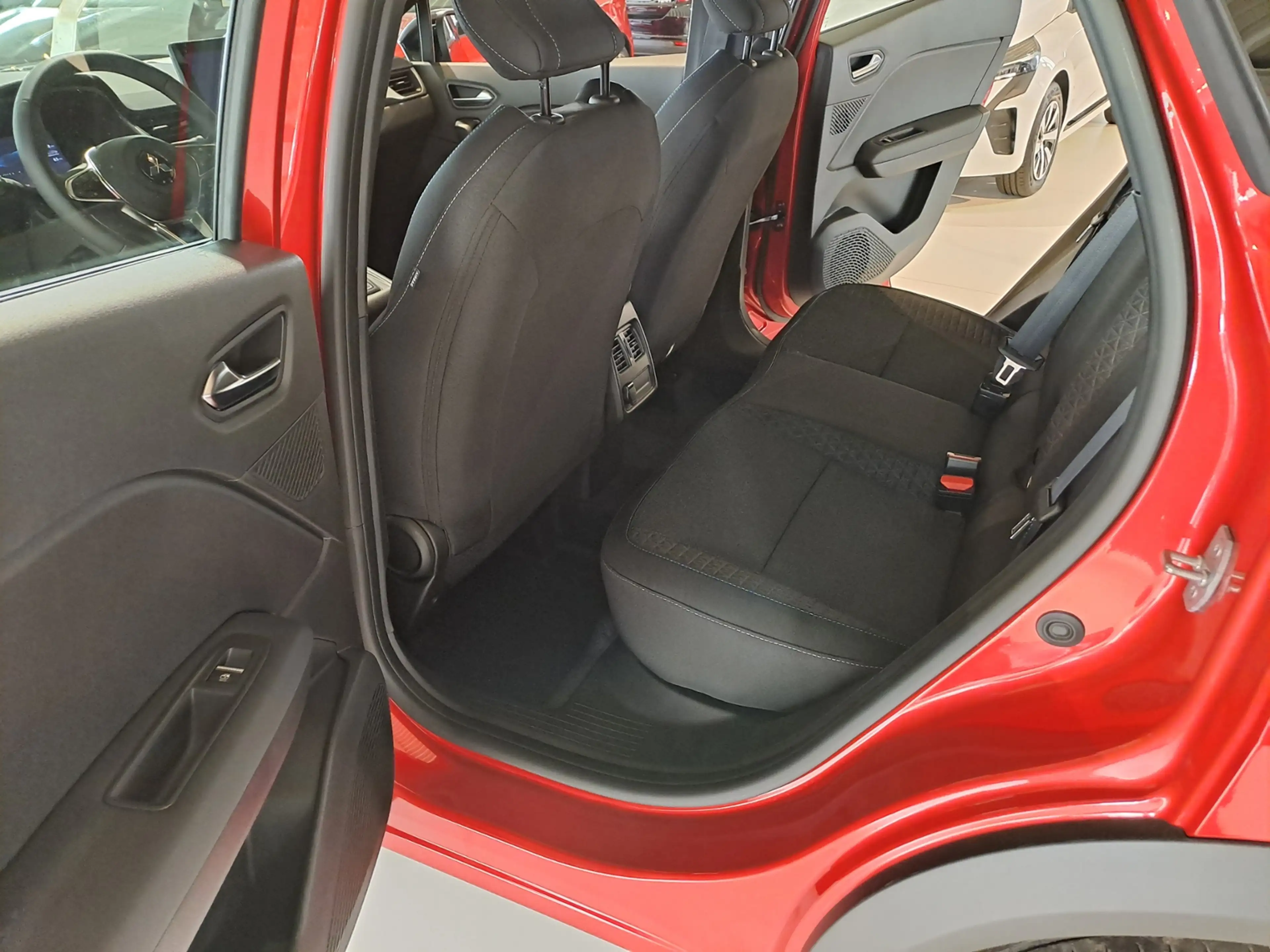 Mitsubishi Grandis 1.8 HEV 116 kW Diamant PLUS — photo 13