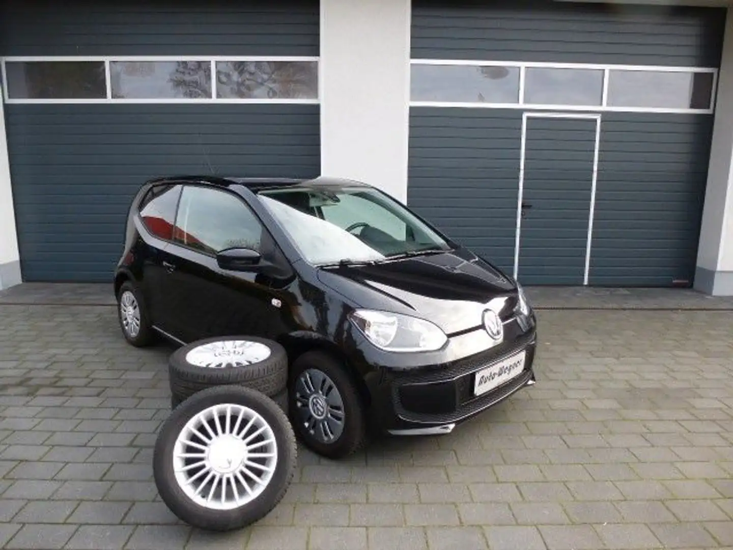 Volkswagen up! move up! BMT KLIMA PDC 8-fach bereift 2.HD. Schwarz - 1