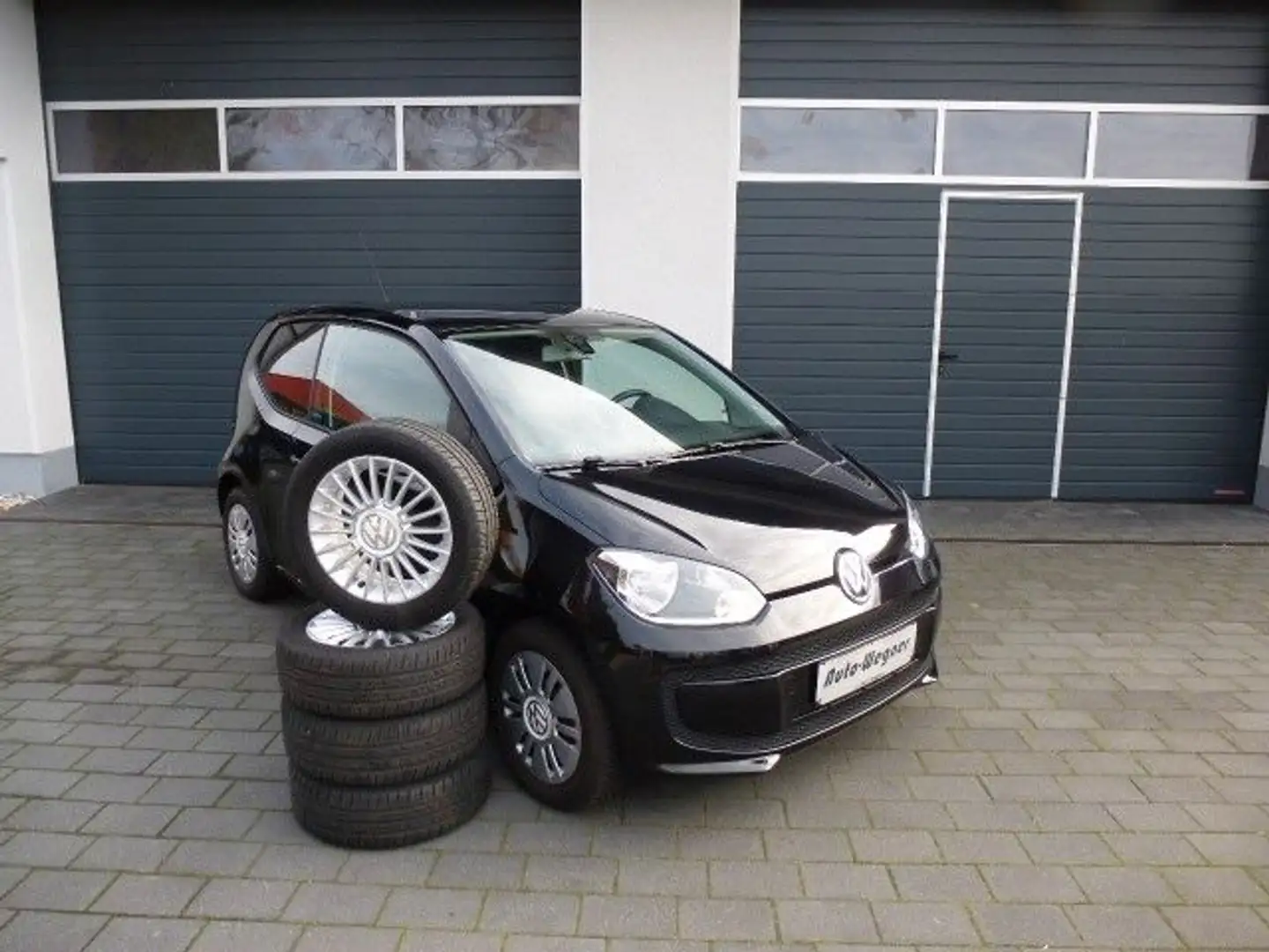 Volkswagen up! move up! BMT KLIMA PDC 8-fach bereift 2.HD. Schwarz - 2