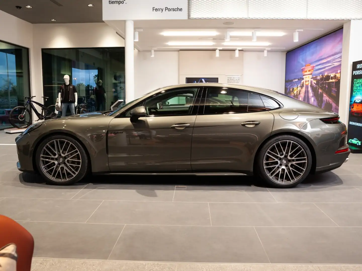 Porsche Panamera 4 E-Hybrid Aut. Executive Verde - 2