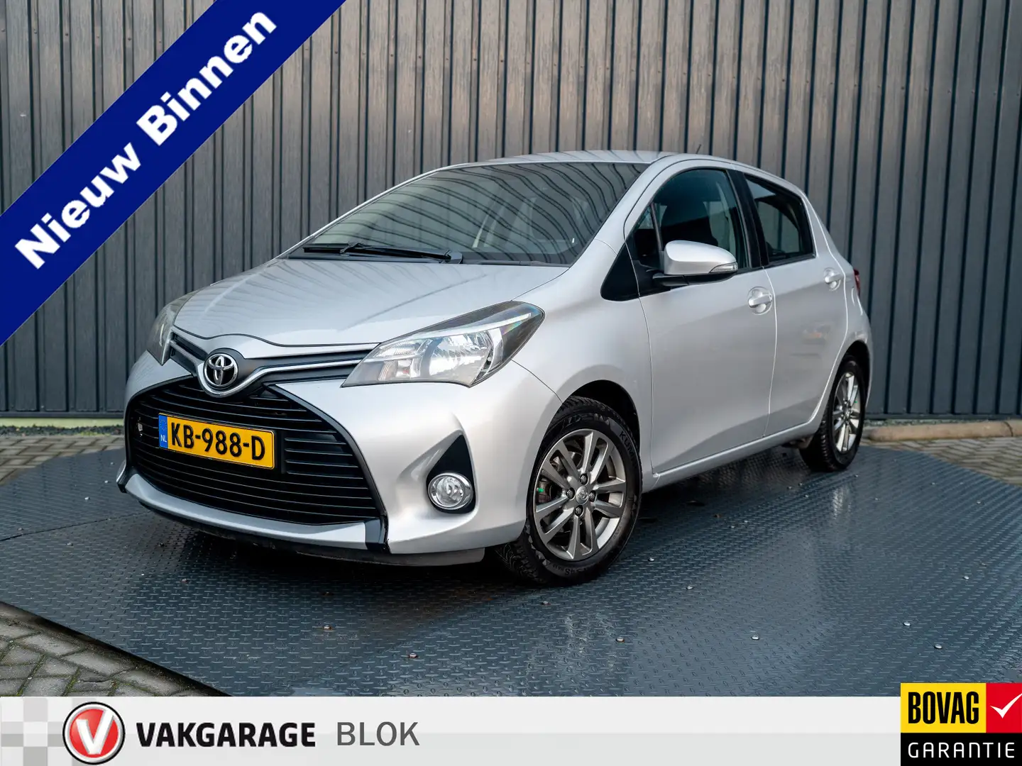 Toyota Yaris 1.0 VVT-i Aspiration | Lm-velgen | Prijs Rijklaar! Grau - 1
