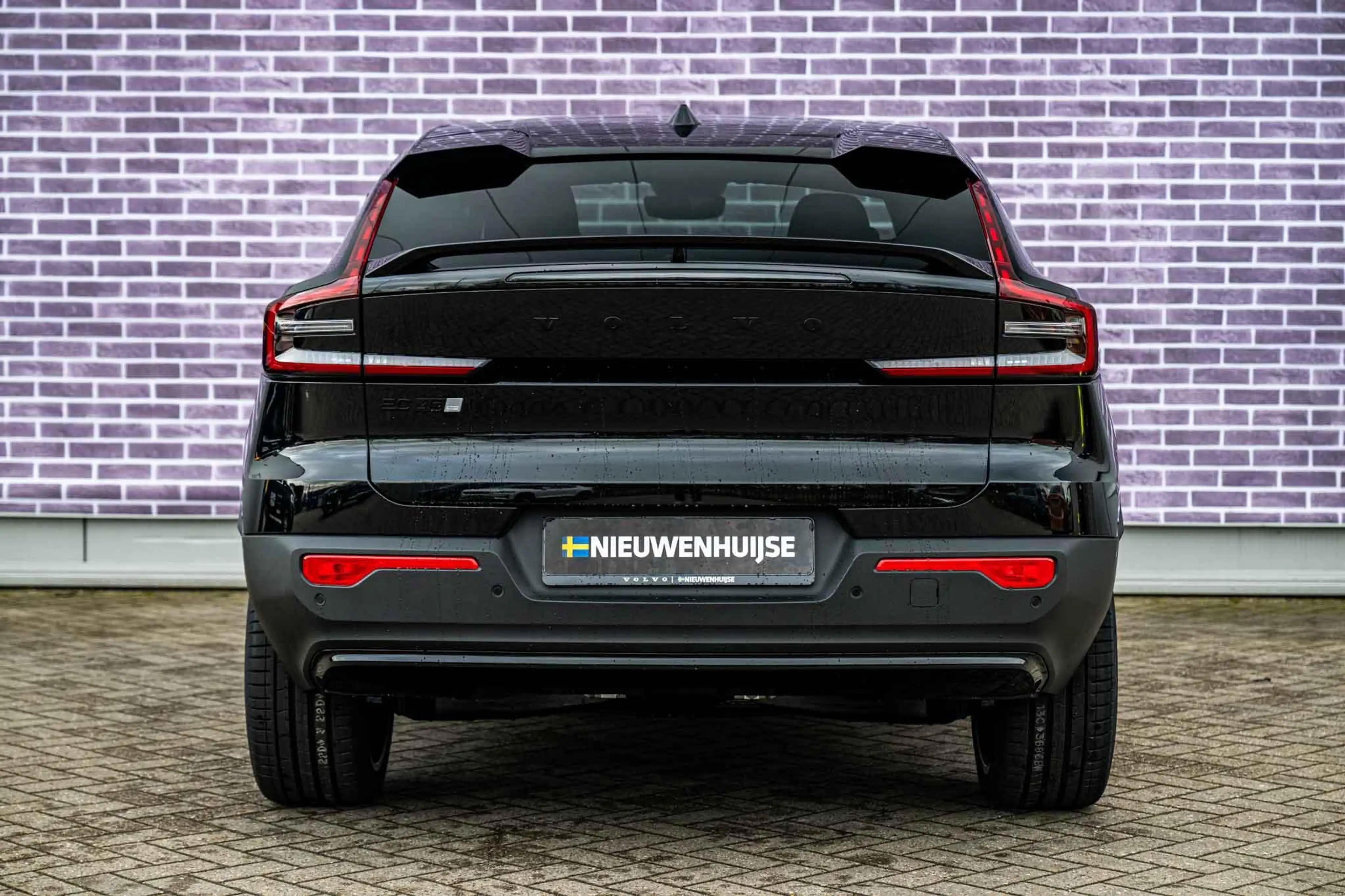 Volvo EC40 Ext. Range Plus Europa Black Edition 82 kWh Harman — photo 7