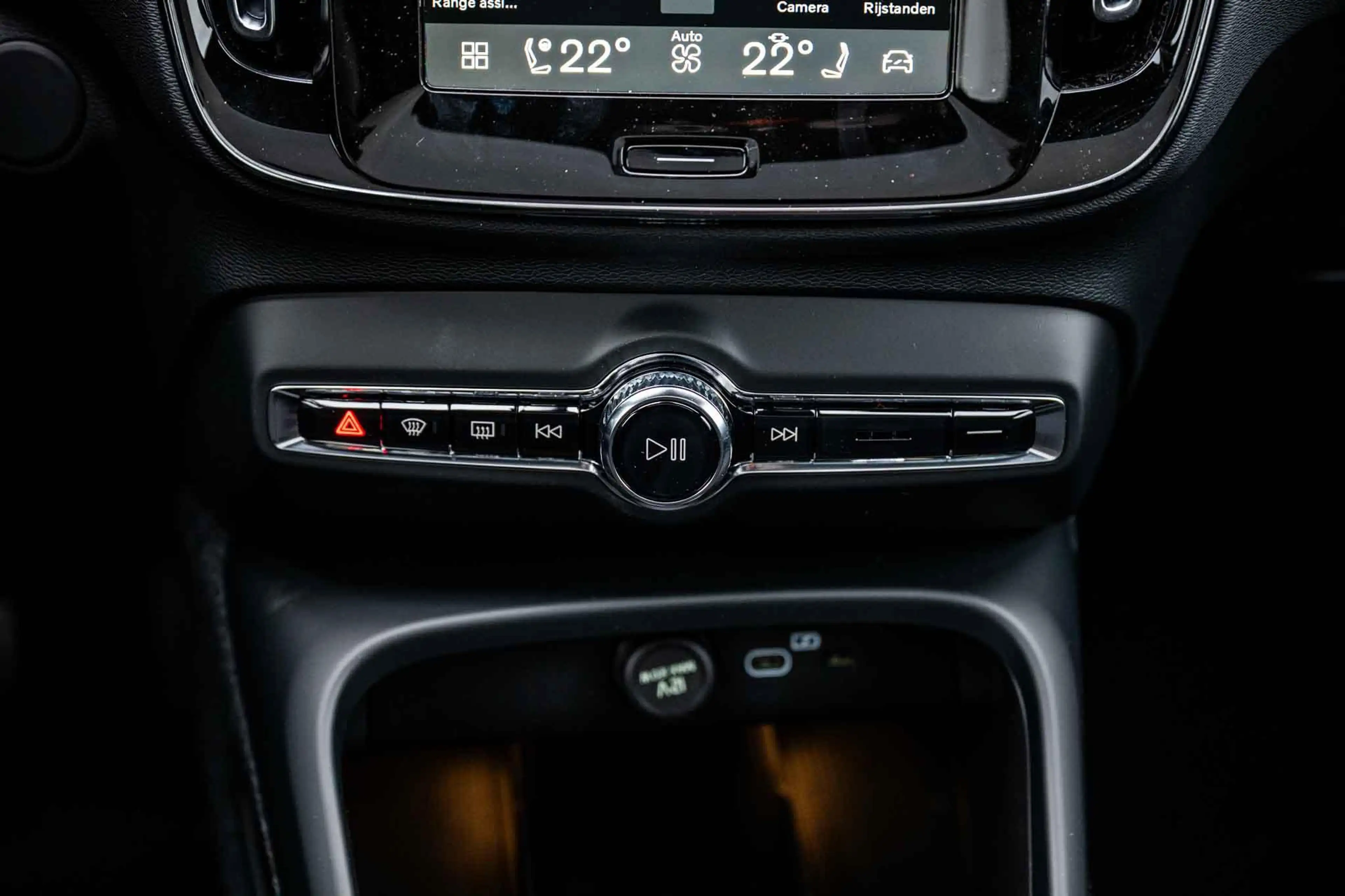 Volvo EC40 Ext. Range Plus Europa Black Edition 82 kWh Harman — photo 15