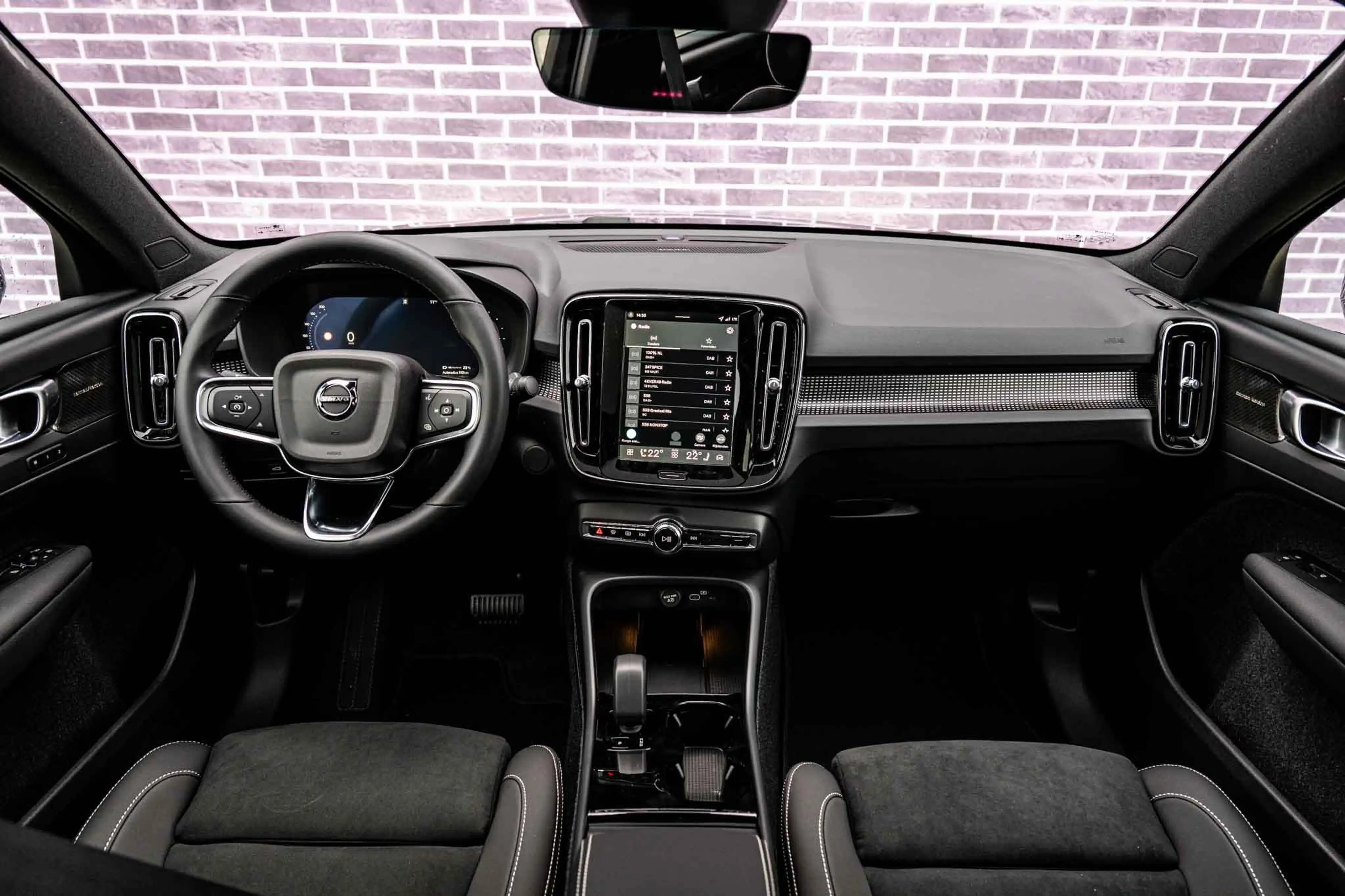 Volvo EC40 Ext. Range Plus Europa Black Edition 82 kWh Harman — photo 9