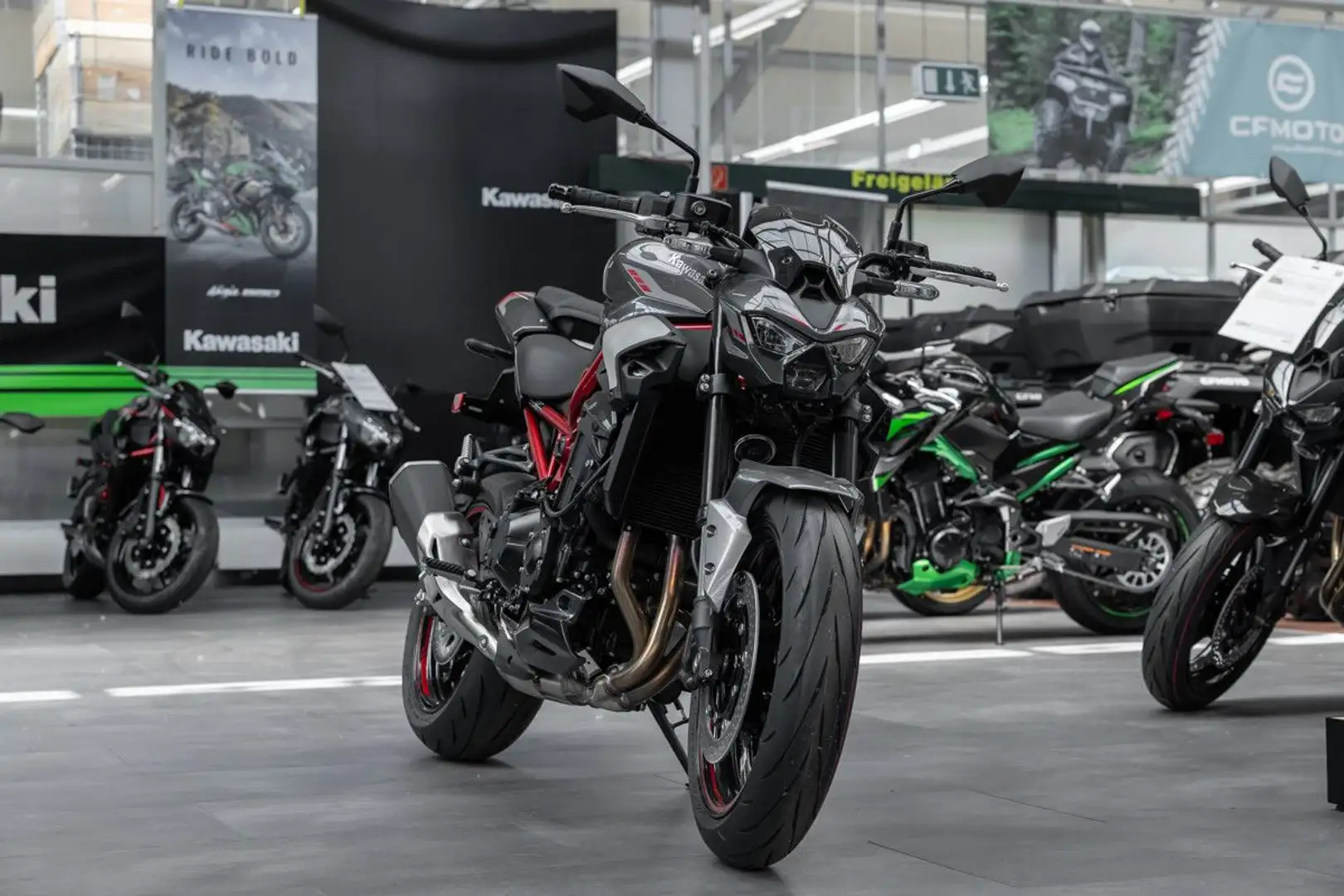 Kawasaki Z 900 Modell 2025,sofort lieferbar,Lieferservice Rosso - 2