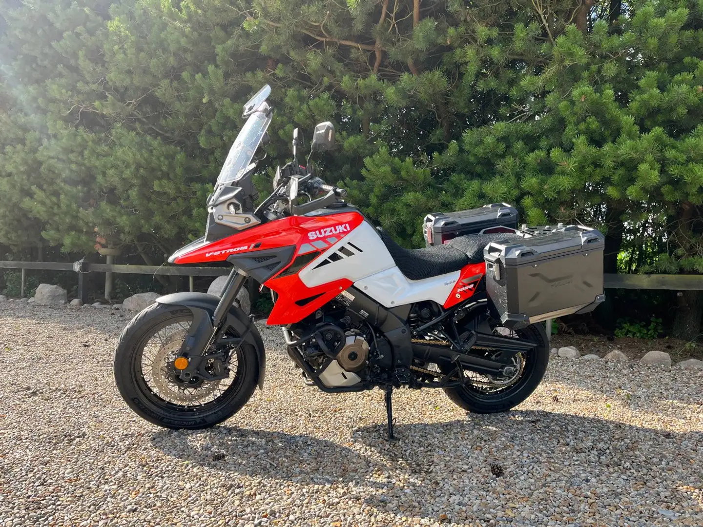 Suzuki V-Strom 1050 XT Rojo - 1