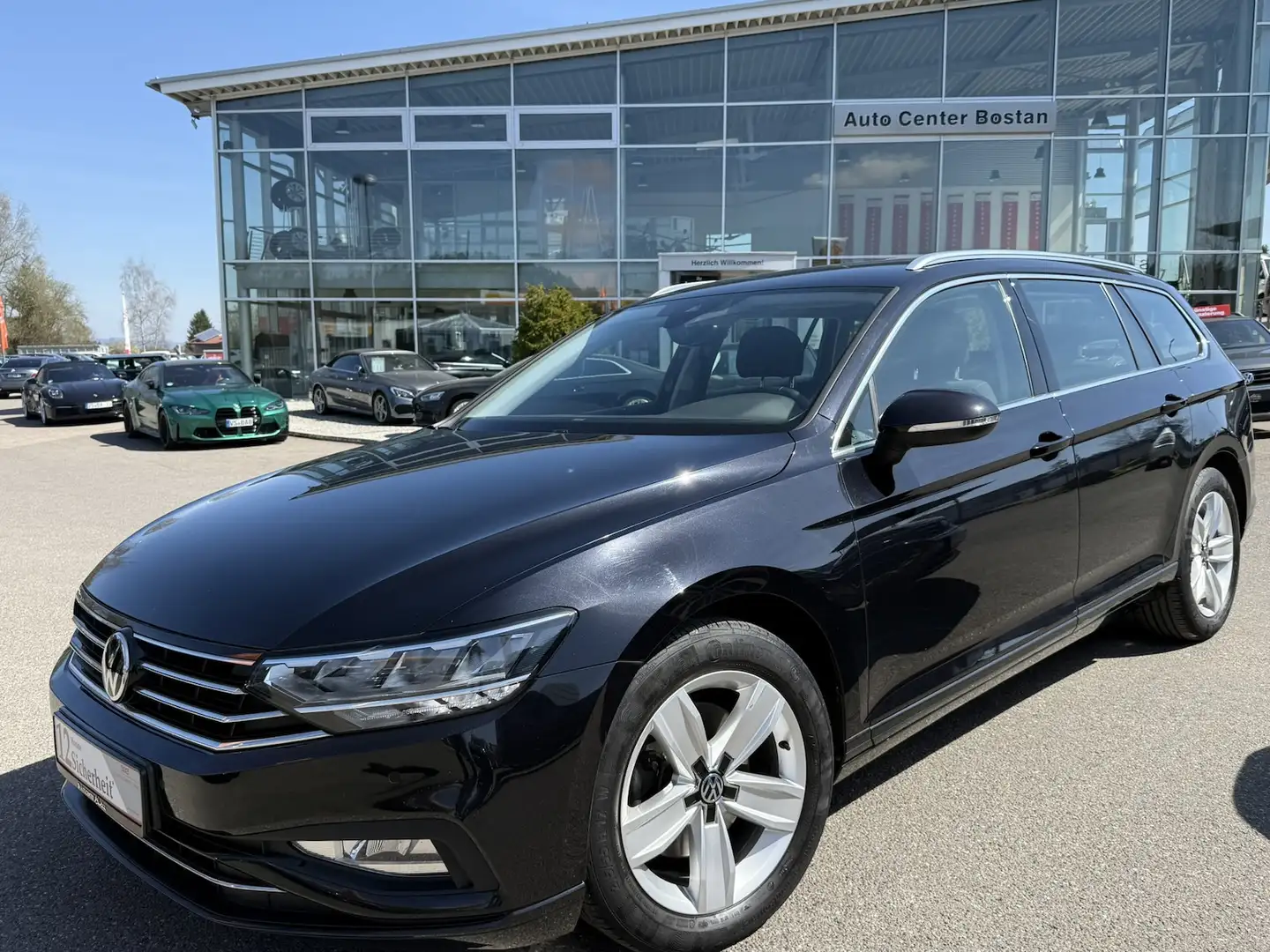 Volkswagen Passat 2.0 TDI BUSINESS/KAMERA/NAVI/DSG/1.HAND Schwarz - 2