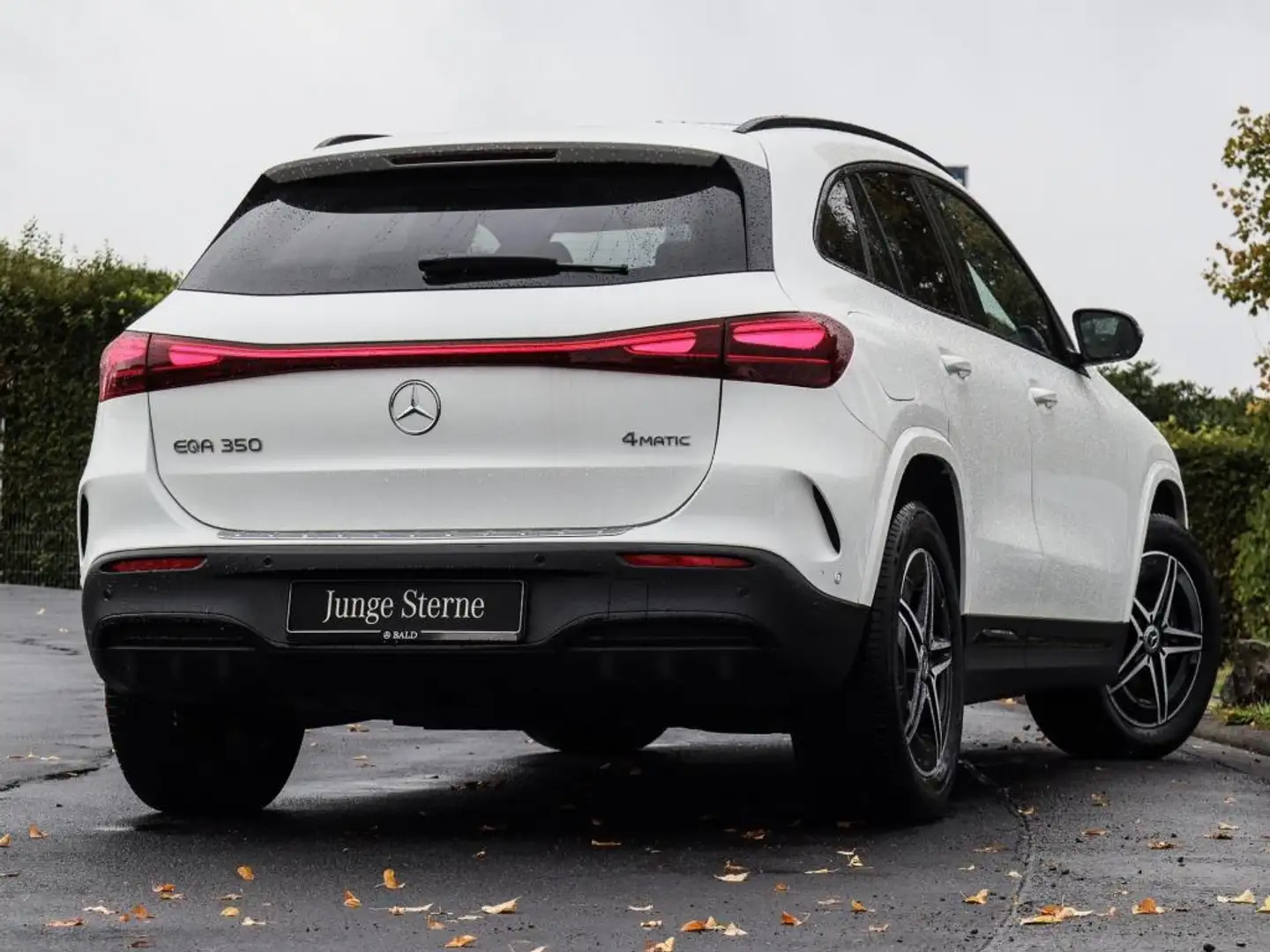 Mercedes-Benz EQA 350 4M AMG-Sport/Pano/Distr/Night/LED/Ambi Bílá - 2