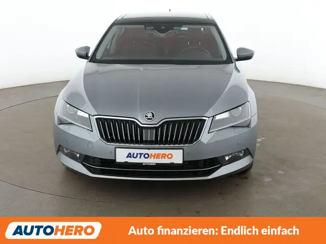 Skoda Superb view 9