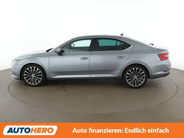 Skoda Superb view 3