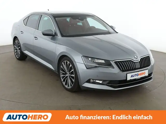 Skoda Superb view 8