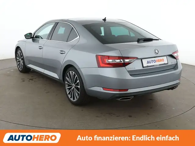 Skoda Superb view 4