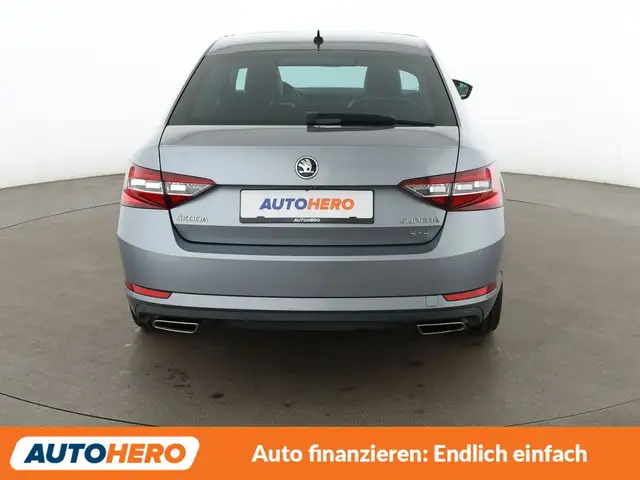 Skoda Superb view 5