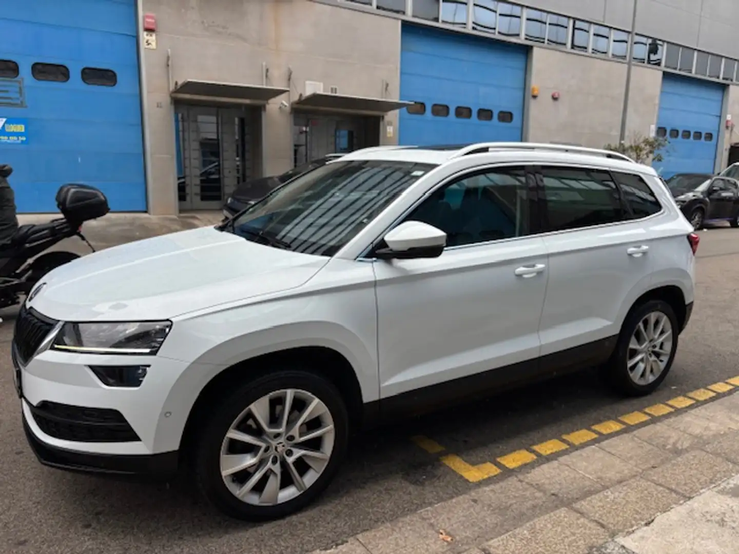 Skoda Karoq 1.5 TSI Sportline ACT DSG Weiß - 2