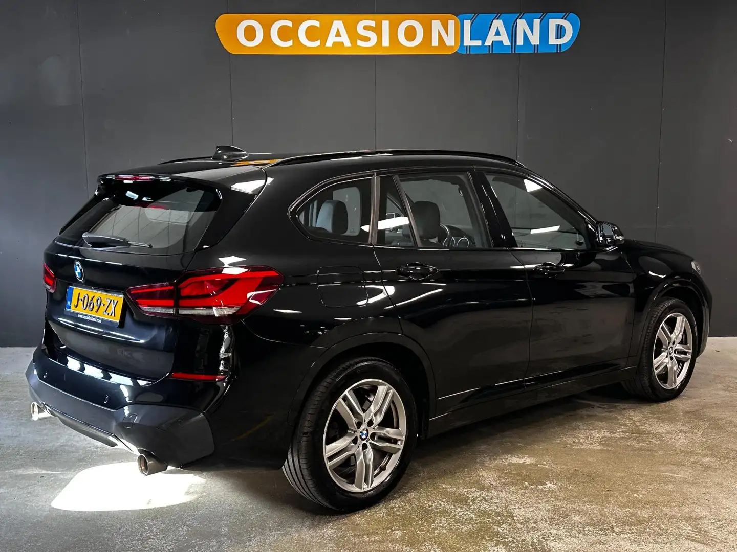 BMW X1 SDrive20i High Executive M-pakket |CAM|CLIMATE|STO Nero - 2
