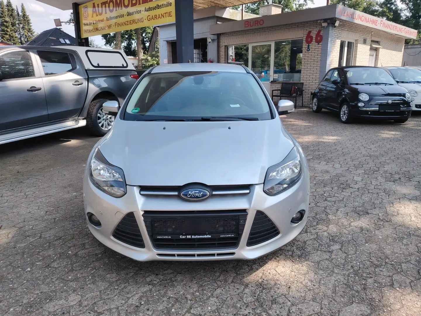 Ford Focus Lim. Champions Edition Silber - 2
