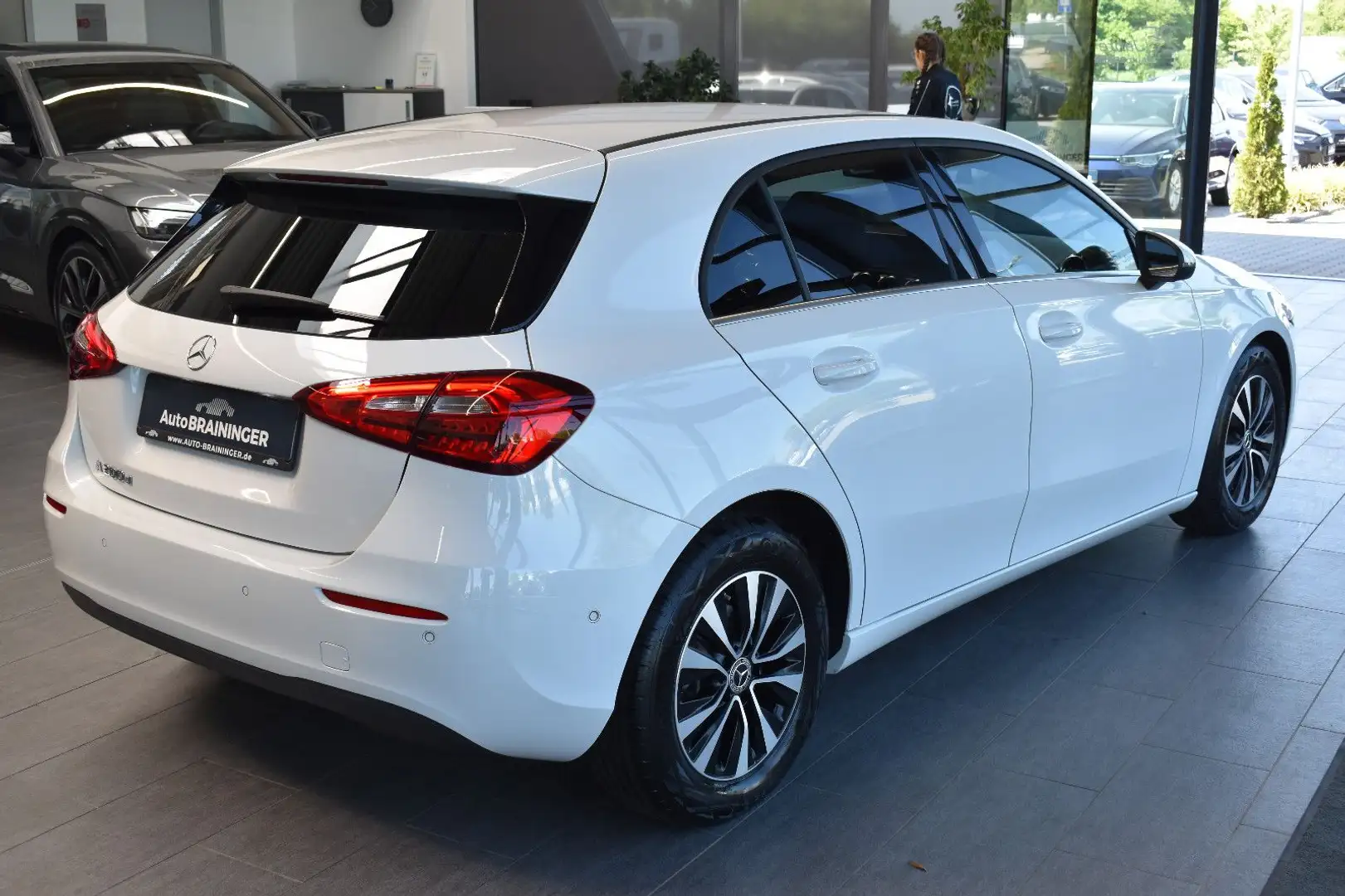 Mercedes-Benz A 200 d Limousine 8G-DCT Navi3D~Distronic~Leder Blanco - 2