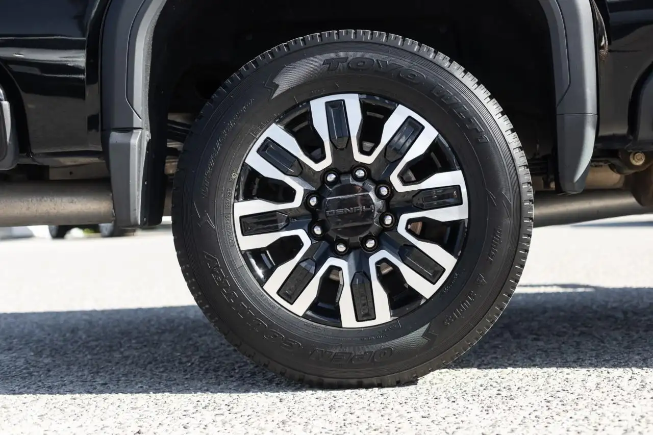 GMC Sierra 2500HD снимка GMC Sierra 2500HD