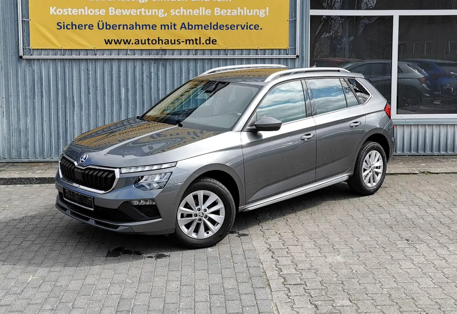 Skoda Kamiq 1.5 TSI ACT Top Selection AHK Wireless-App Grau - 1