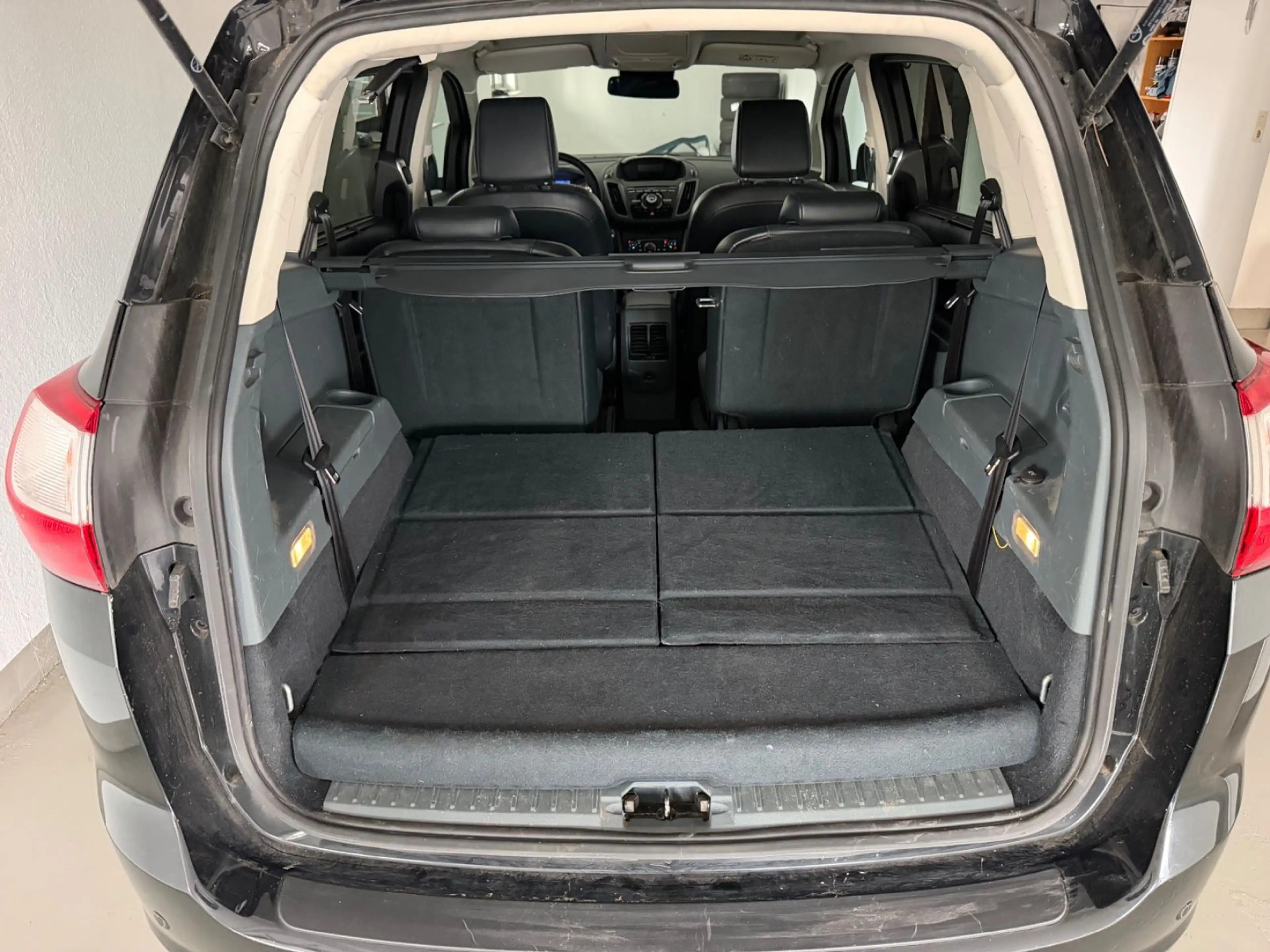 Ford Grand C-Max Titanium 7Sitzer Navi Kamera — photo 9