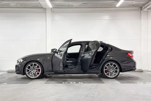BMW 3 Series view 3
