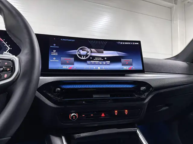 BMW 3 Series view 14