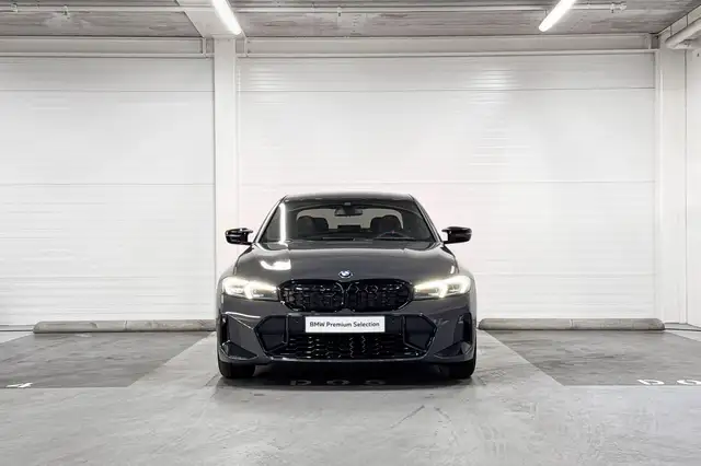 BMW 3 Series view 5