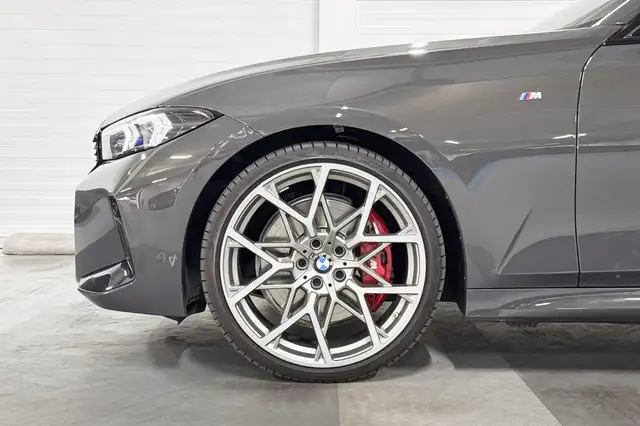 BMW 3 Series view 4