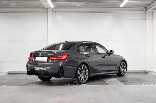 BMW 3 Series view 6