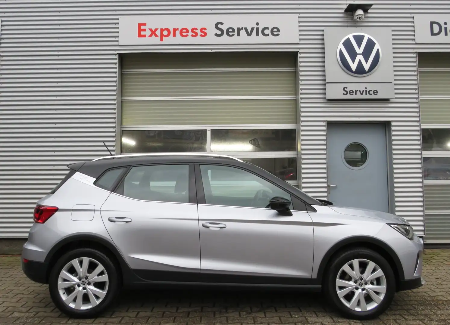 SEAT Arona 1.0 TSI DSG  Xperience  /App-Connect/LED/Digital C Silber - 1