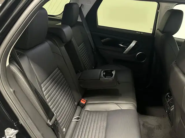 Land Rover Discovery Sport view 5
