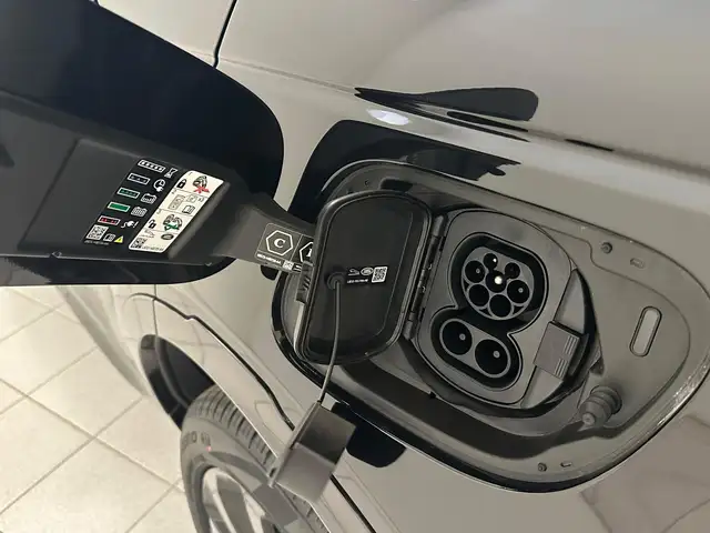 Land Rover Discovery Sport view 10