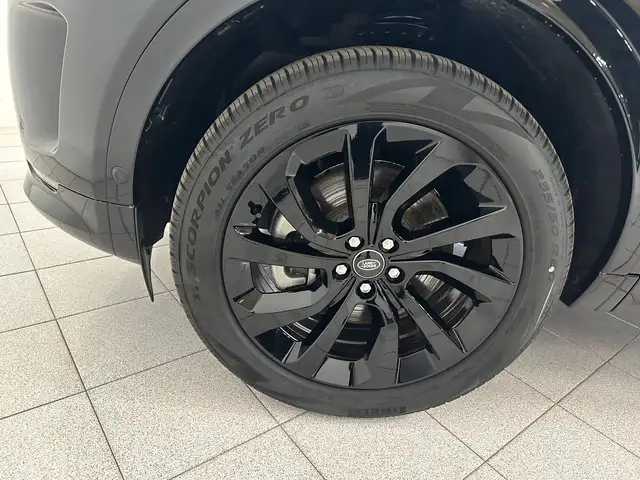 Land Rover Discovery Sport view 9